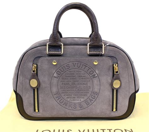 are Louis Vuitton bags stamped